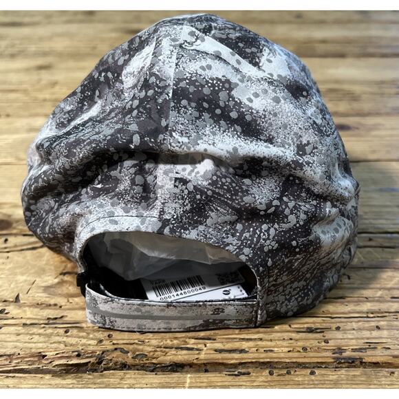 F & F Women’s One Size Take Flight Grey Silver Running Hat NWT main image 4
